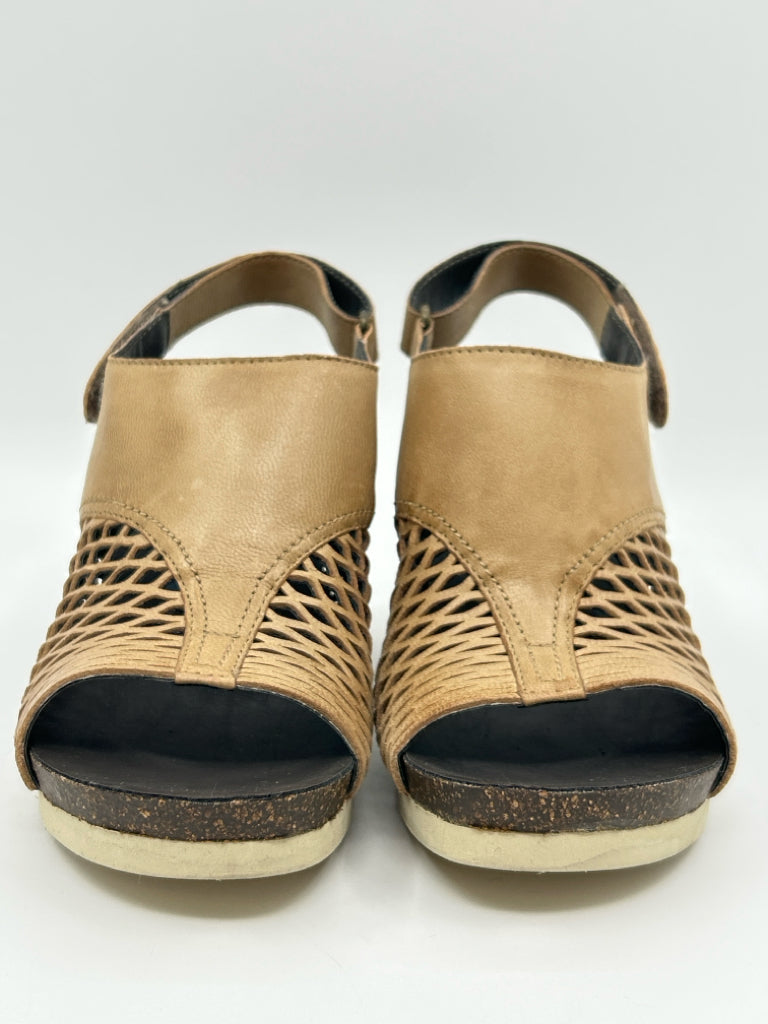 OTBT Size 7M Brown Women's Sandal