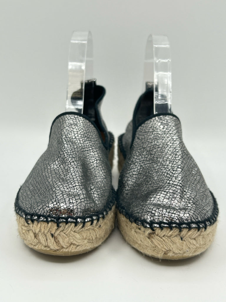 ANDRE ASSOUS Size 8 Silver Women's Flats