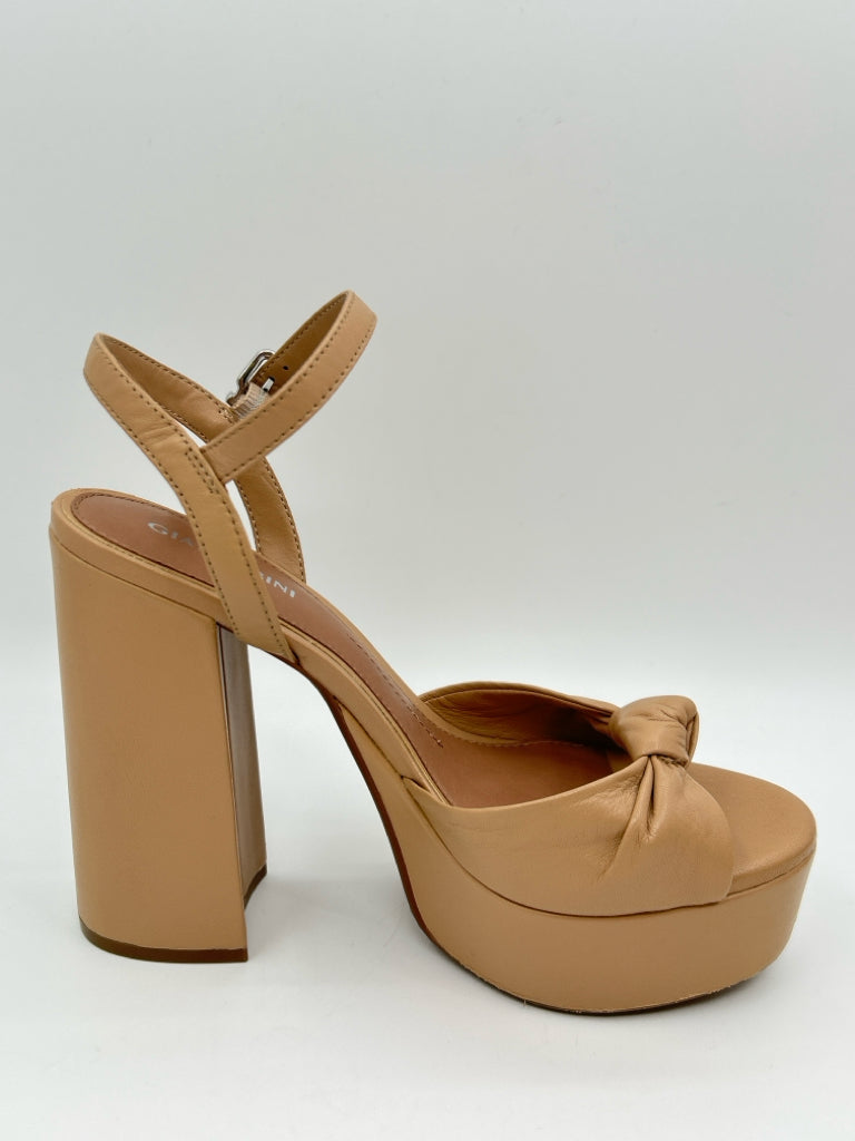 GIANNI BINI Women Size 8 Tan Sandal