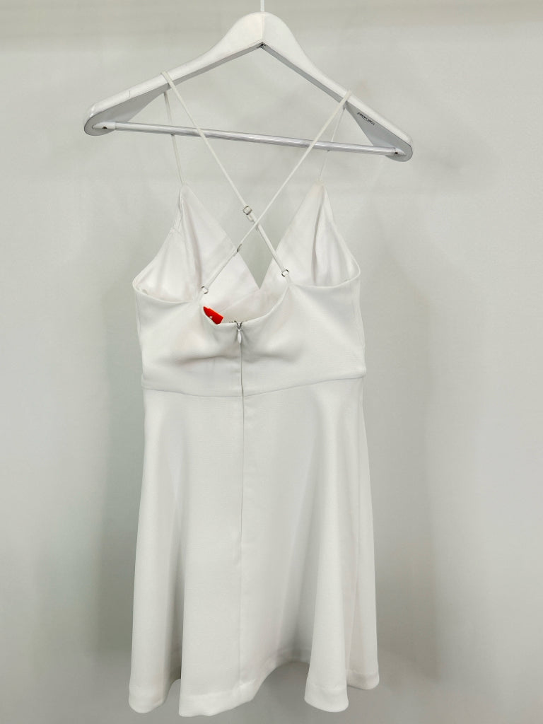 BCBGeneration Size 4 White Women's Dress
