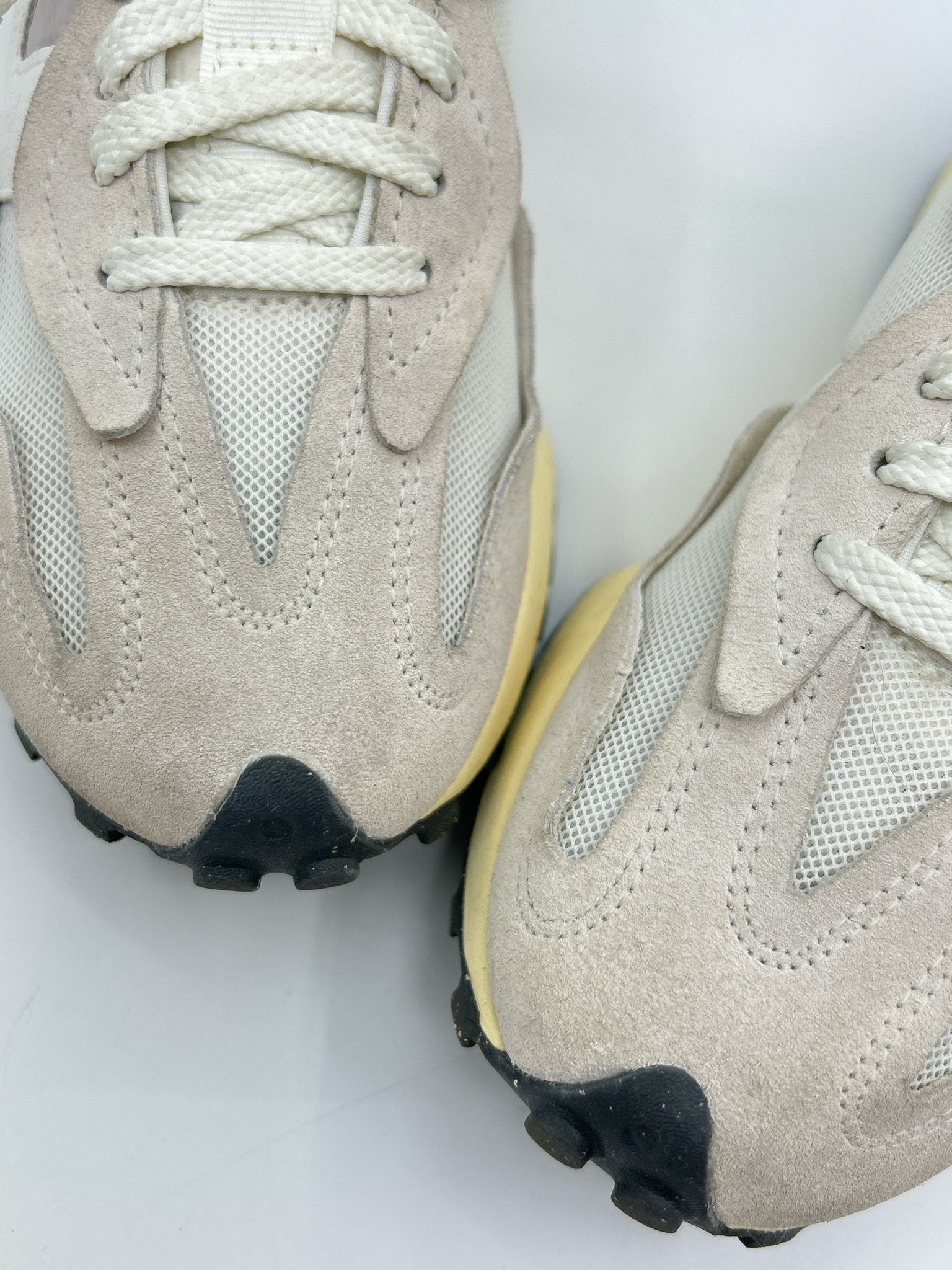 NEW BALANCE Size 7M Grey and white Women Sneakers
