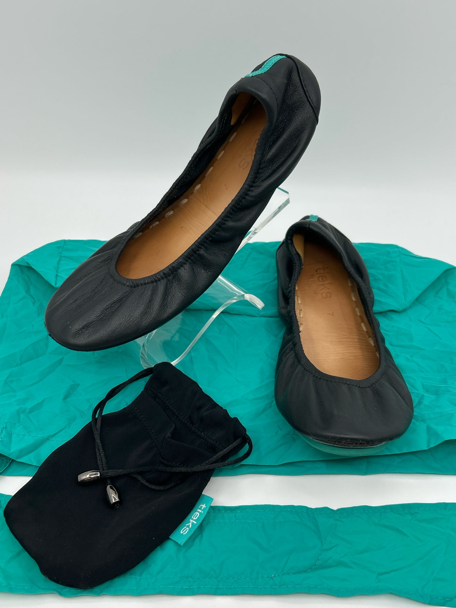 TIEKS Size 7 Black Women Flats