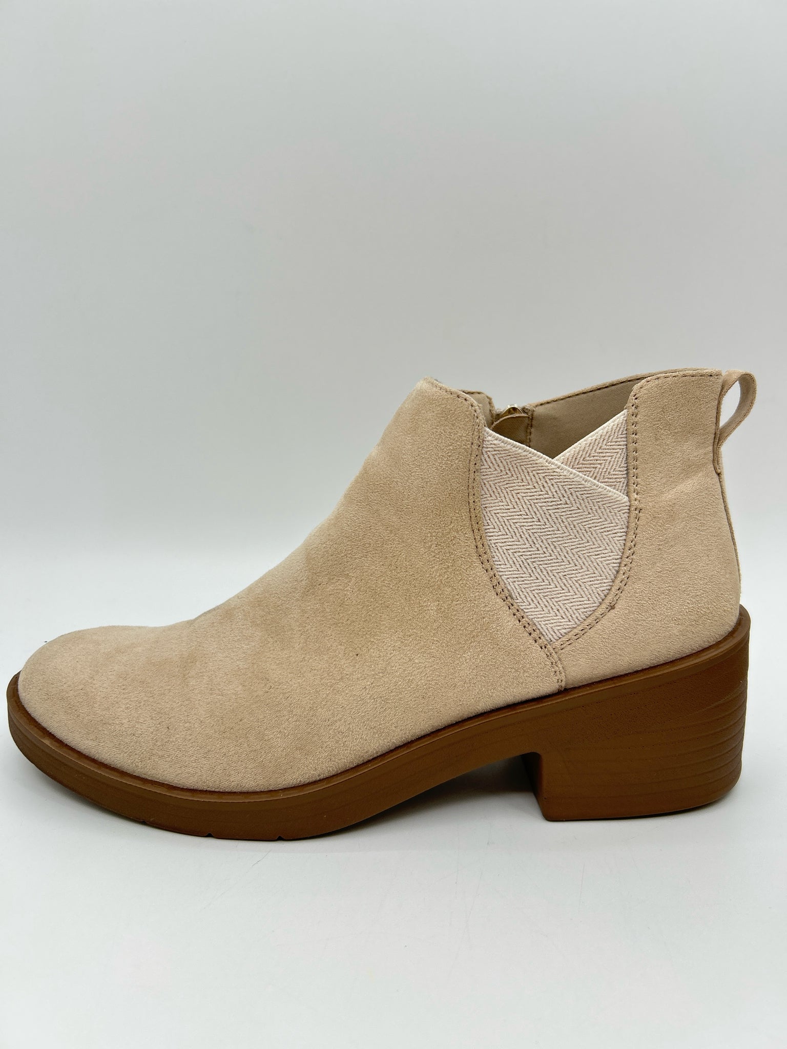 BZEES Size 9M Beige Women Booties