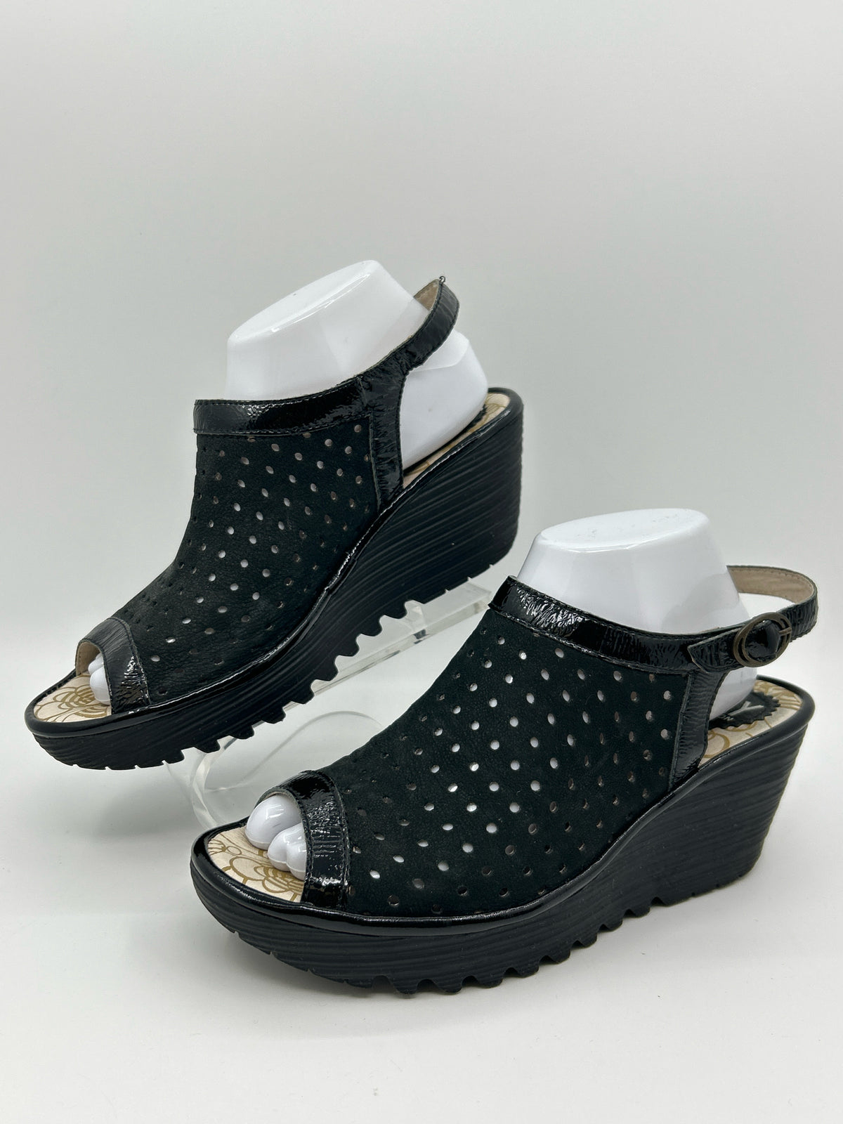 FLY LONDON Size 39 Black Women Sandal