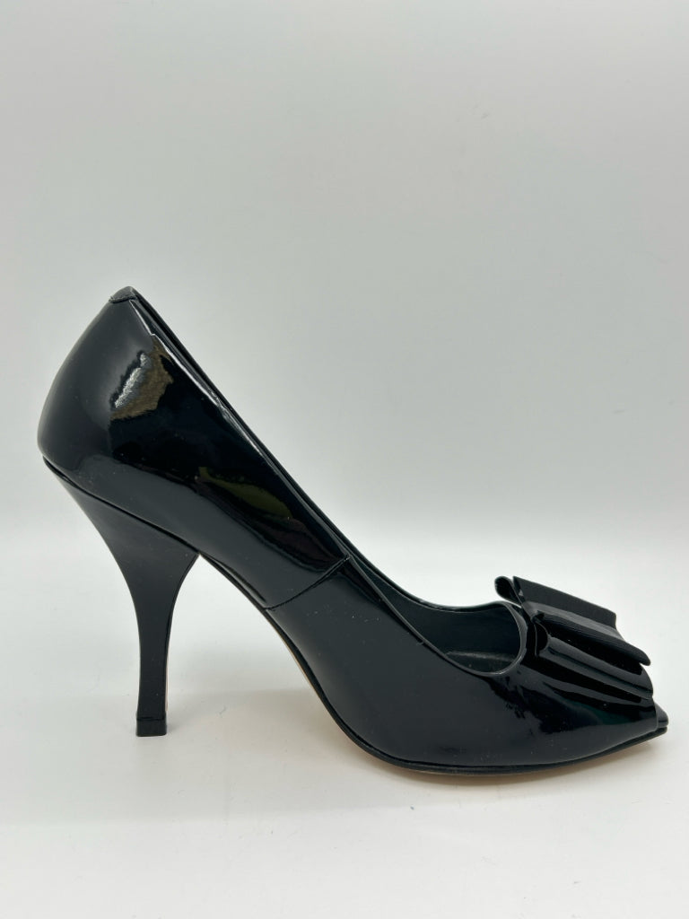 SAKS FIFTH AVENUE Women Size 9.5M Black Pumps