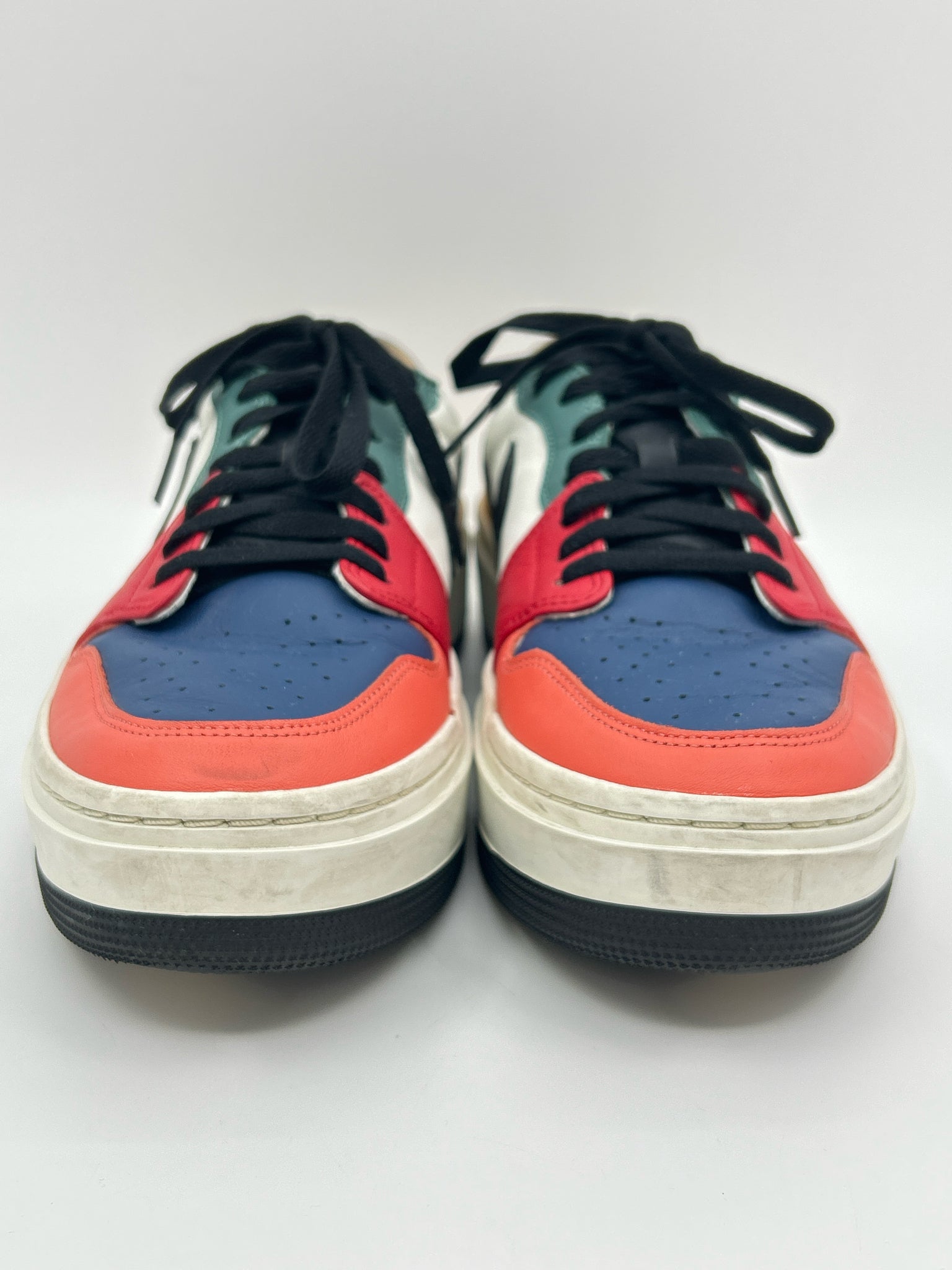 NIKE Size 11 Multi-Color Women Sneakers
