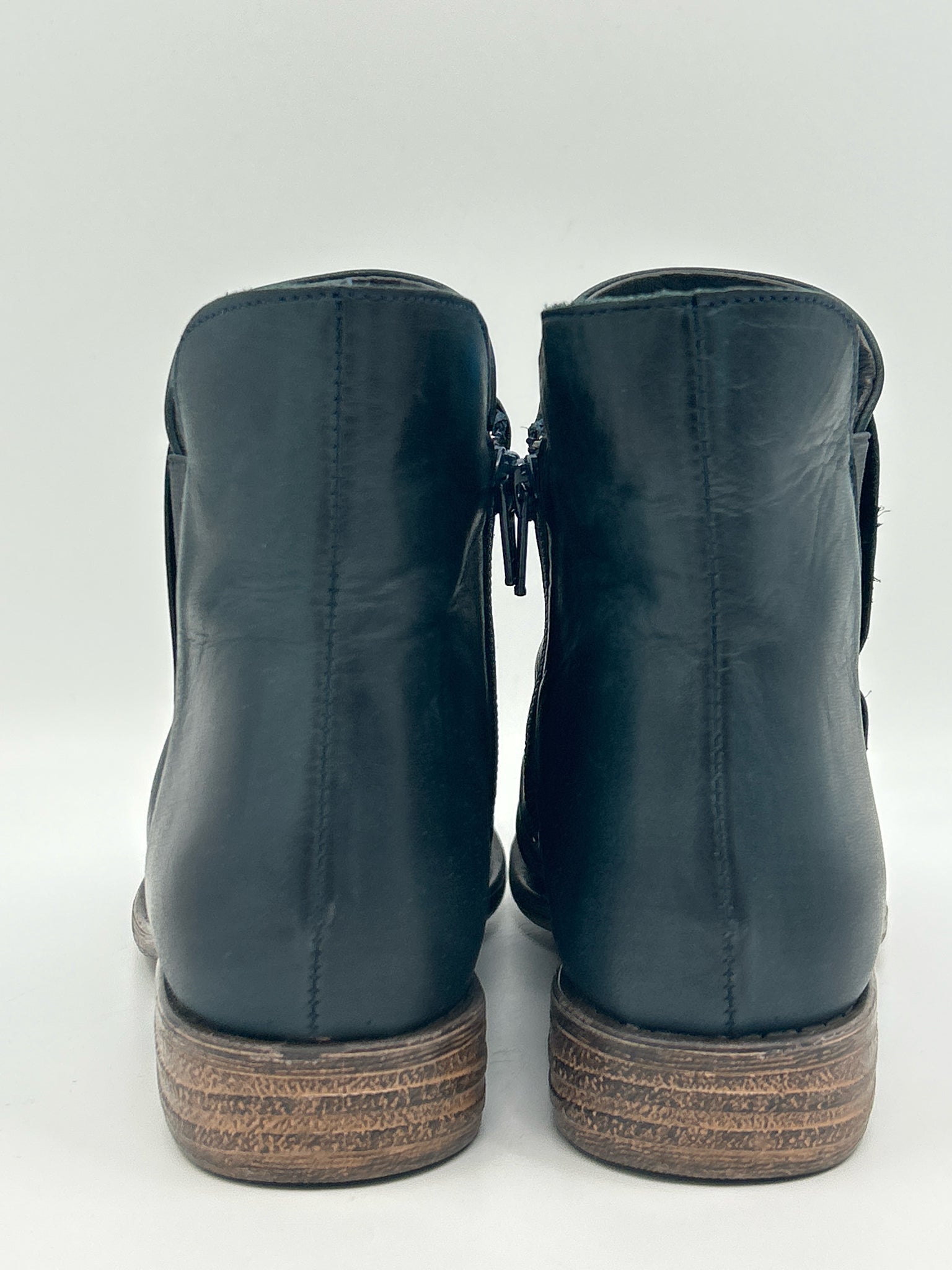 MIZ MOOZ NWOB Size 37/7  Dark Green Women Booties