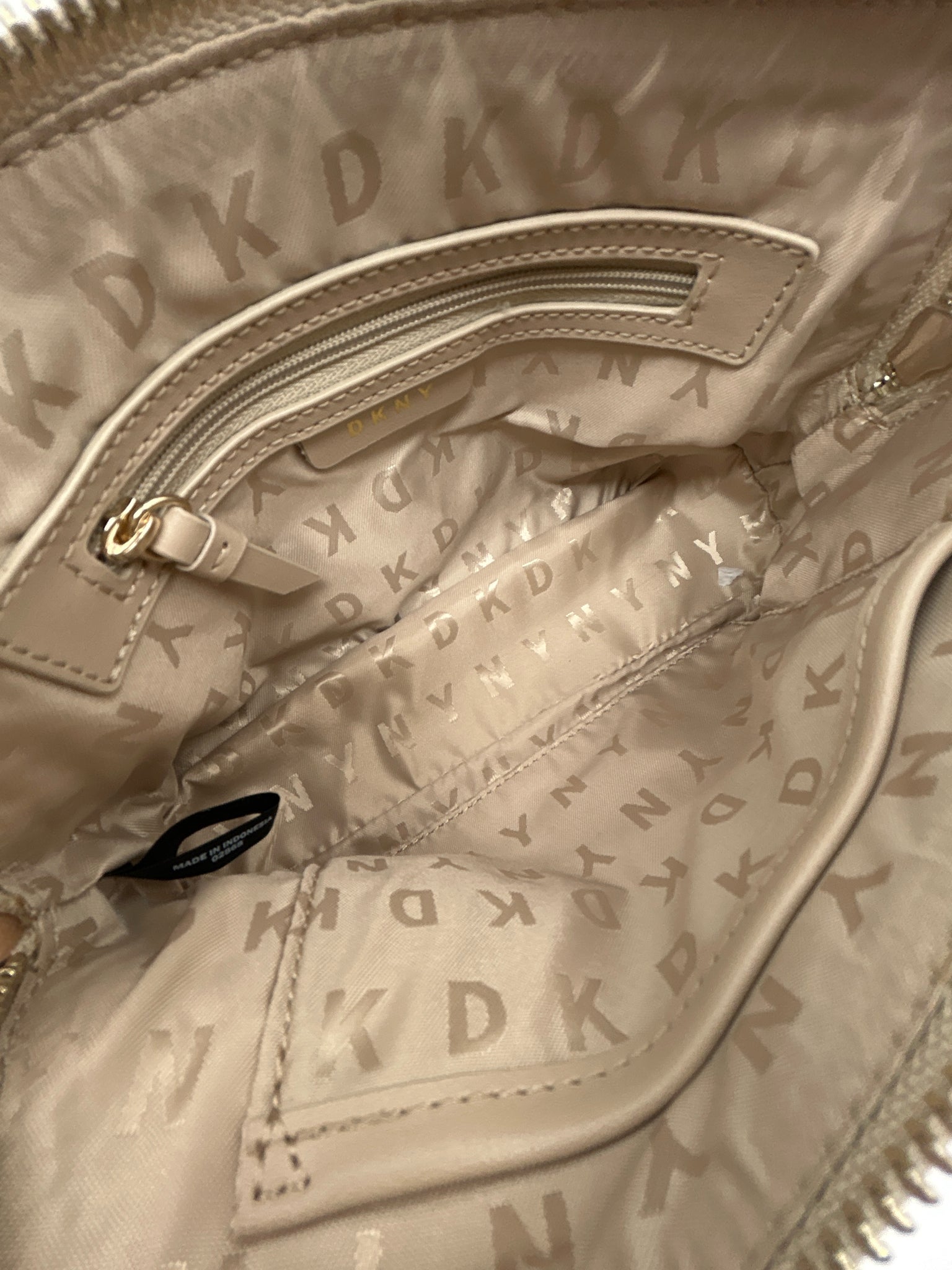 DKNY WHITE AND BEIGE Women Purse