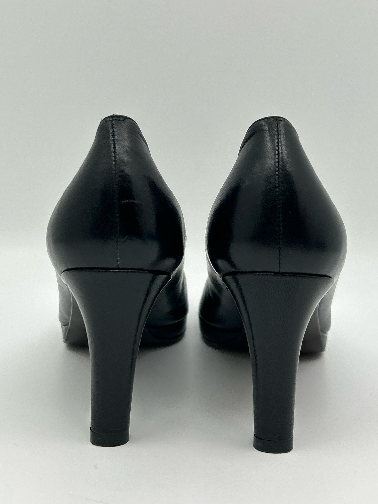 STUART WEITZMAN Size 8.5M Black Women Pumps