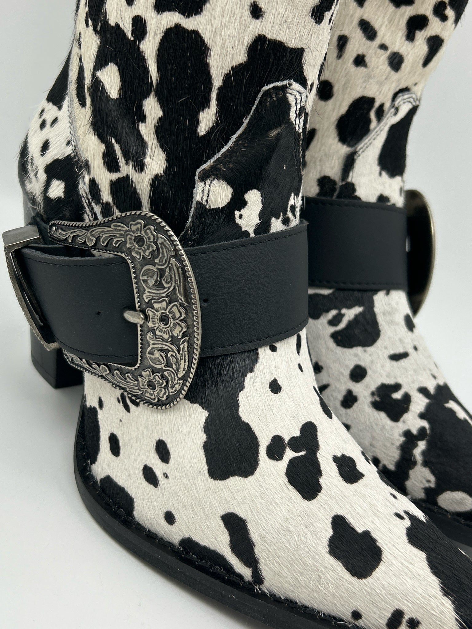 DINGO Size 7.5M Black and White Women Boots