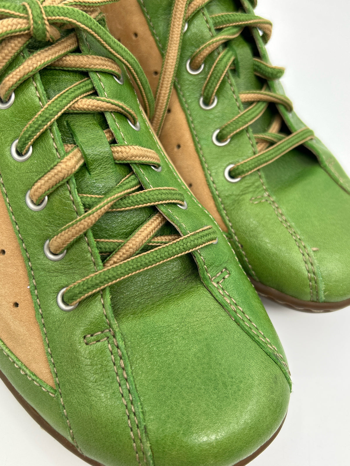 BORN Size 9 Green Women Sneakers