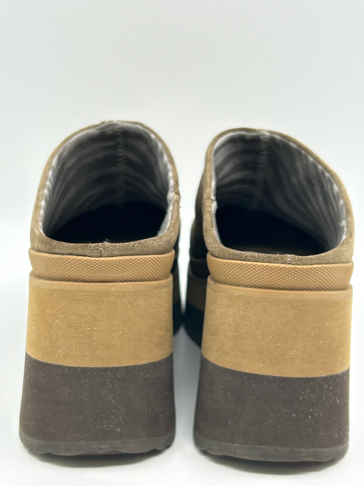 NAKED FEET Size 8M Grey Women Shoes