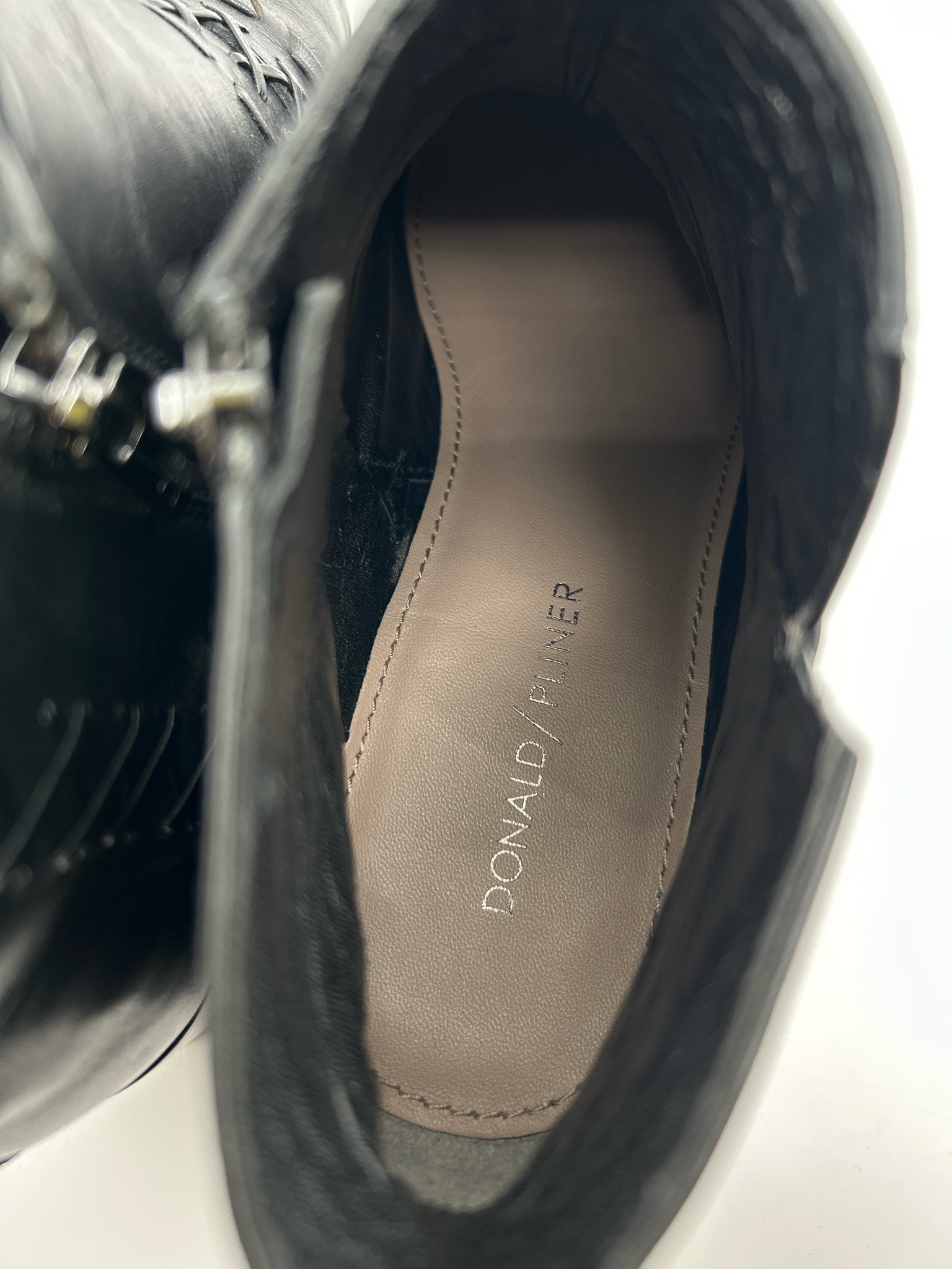 DONALD PLINER Size 8M Black Women Booties