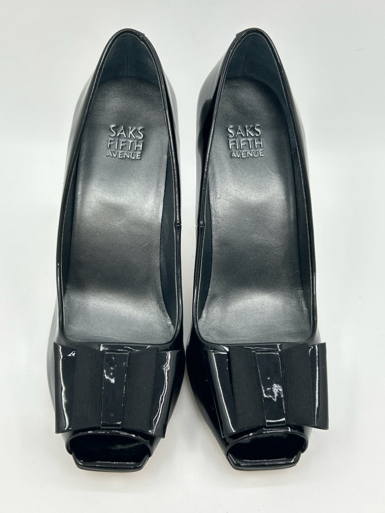 SAKS FIFTH AVENUE Women Size 9.5M Black Pumps