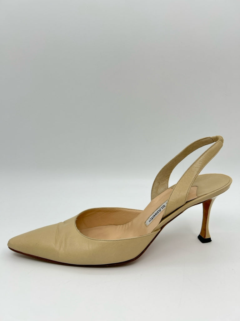 MANOLO BLAHNIK Size 40 Beige Women's Pumps