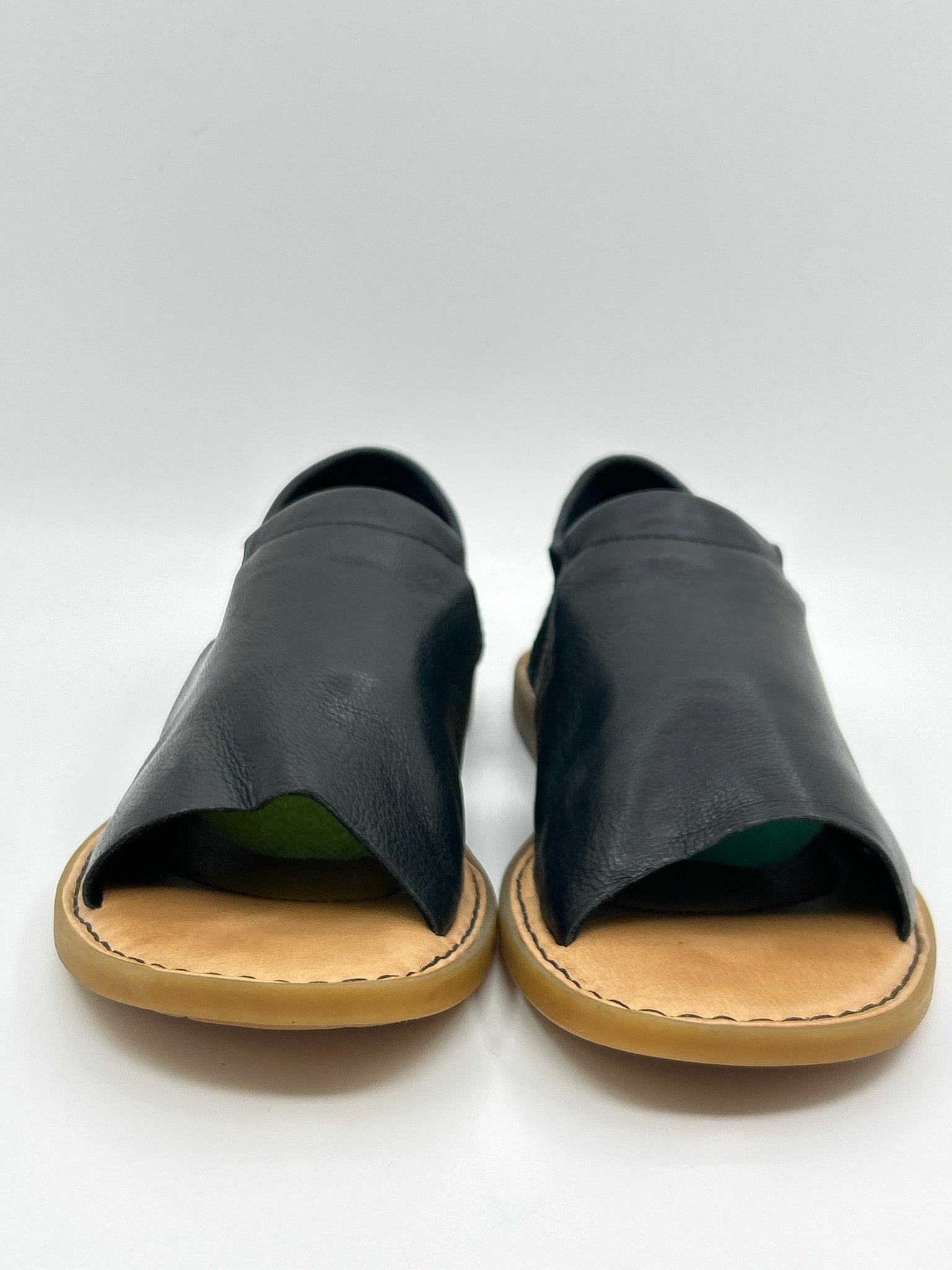 BORN Size 9M Black Women Sandal