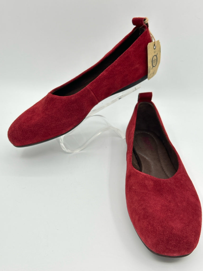 BORN Women Size 7M Red Flats