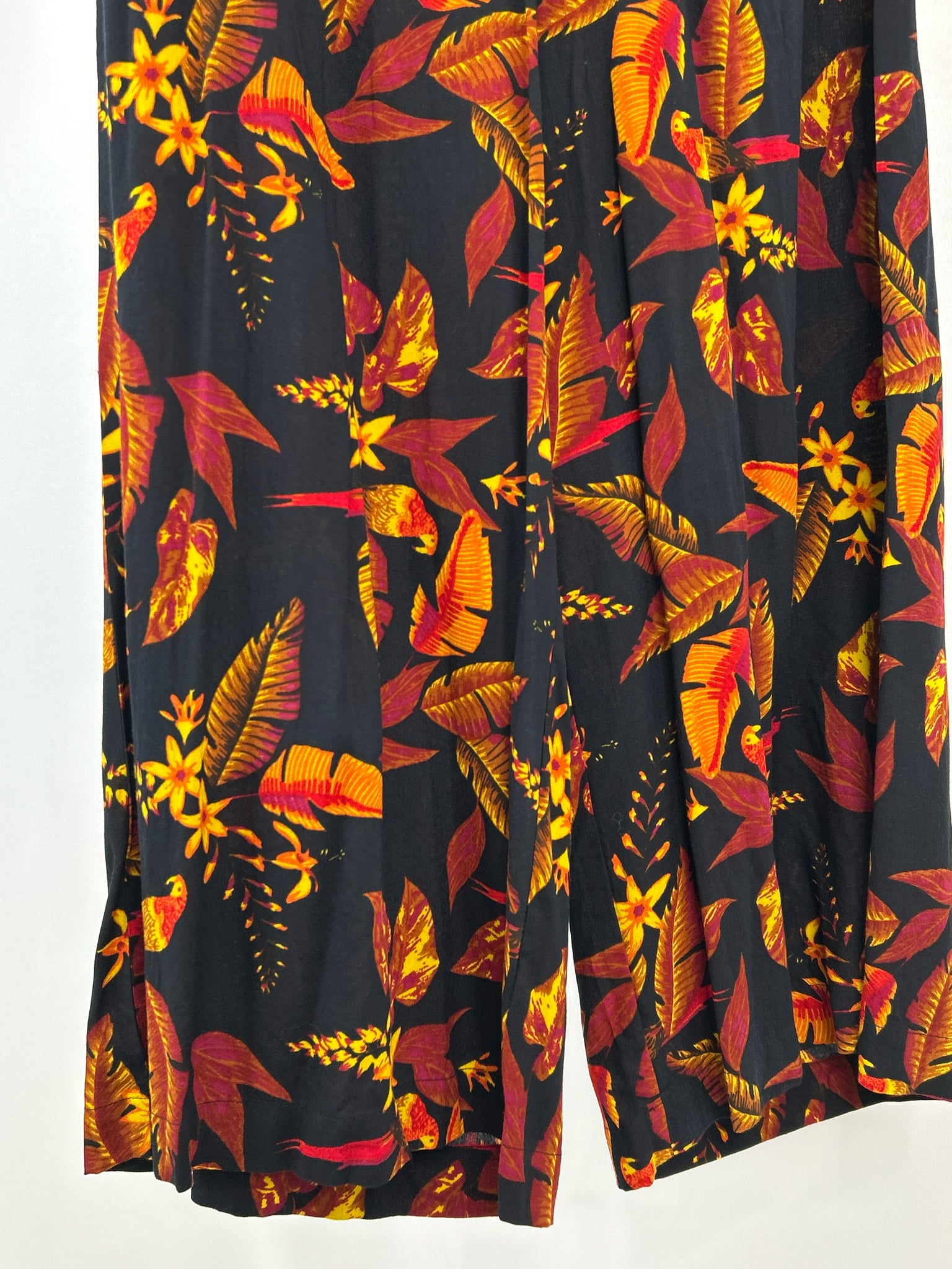XIX Palms Size S Black Floral Women Pants