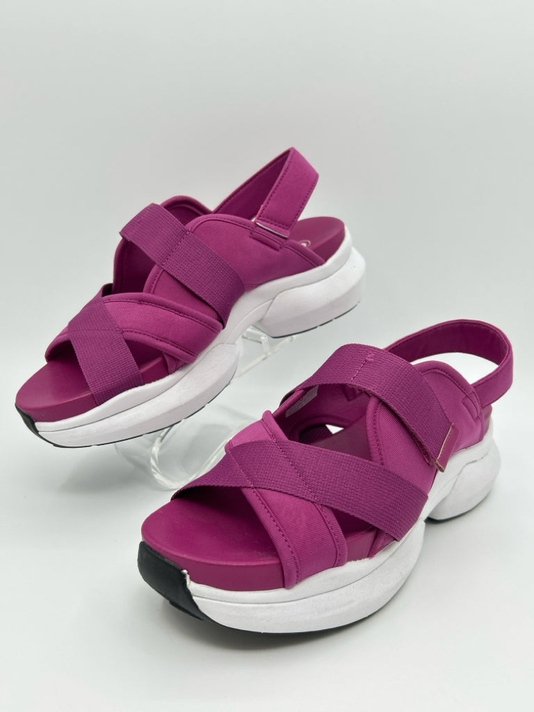 NURTURE ROAM Size 9M RASPBERRY Women's Sandal