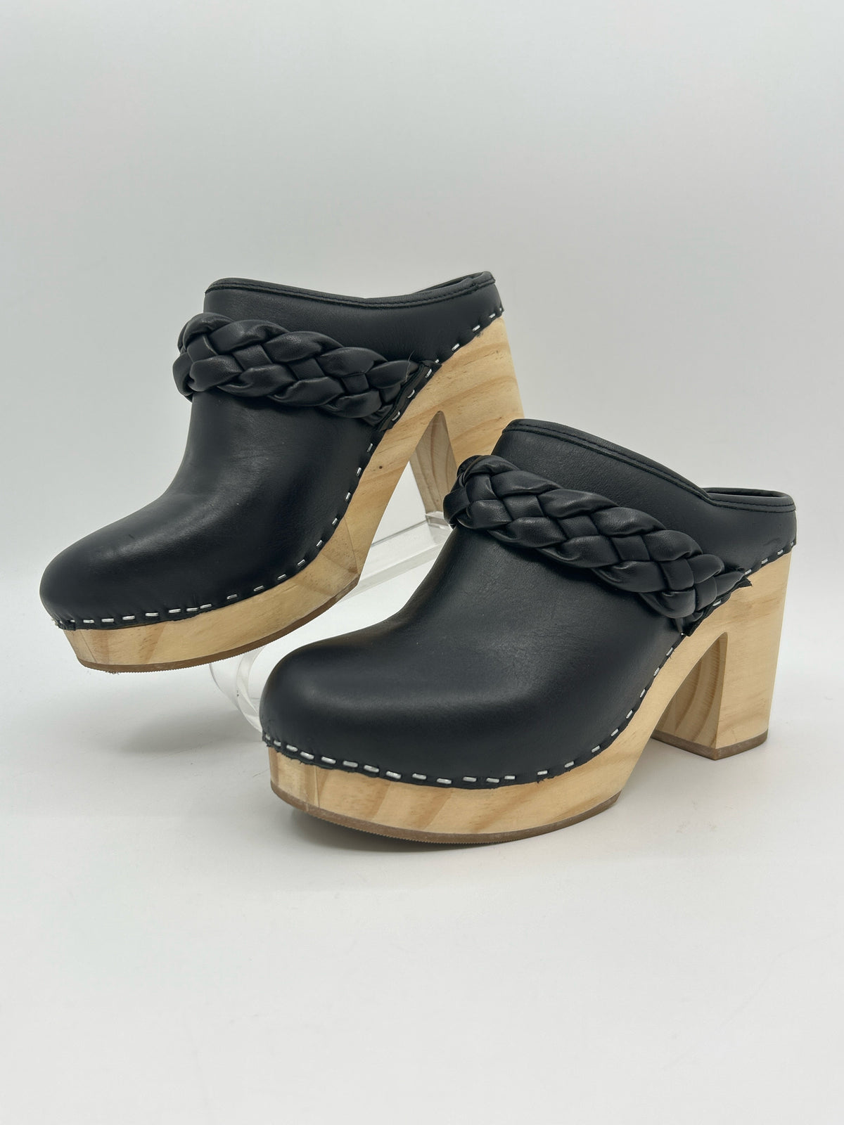 DOLCE VITA Size 7.5 Black Women Clogs