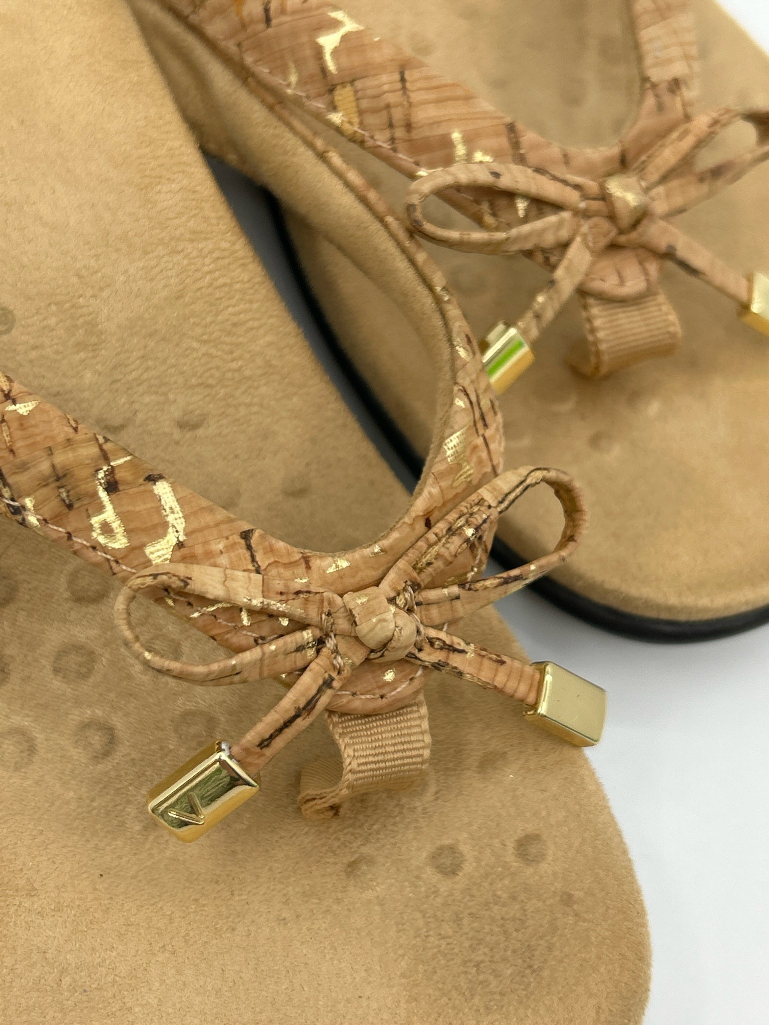 VIONIC Size 6 Tan Women Sandal