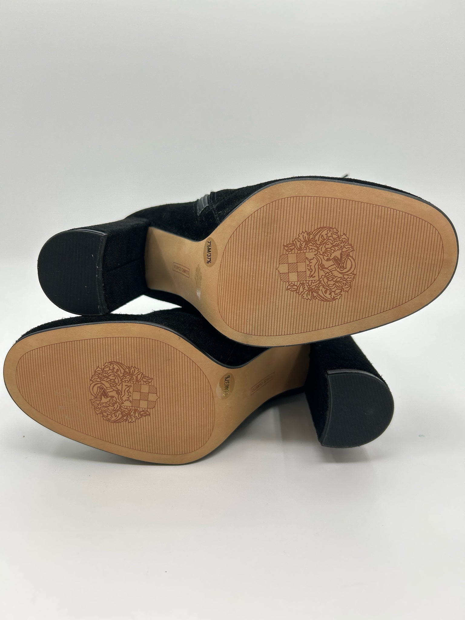 VINCE CAMUTO Size 7.5M Black Women Booties