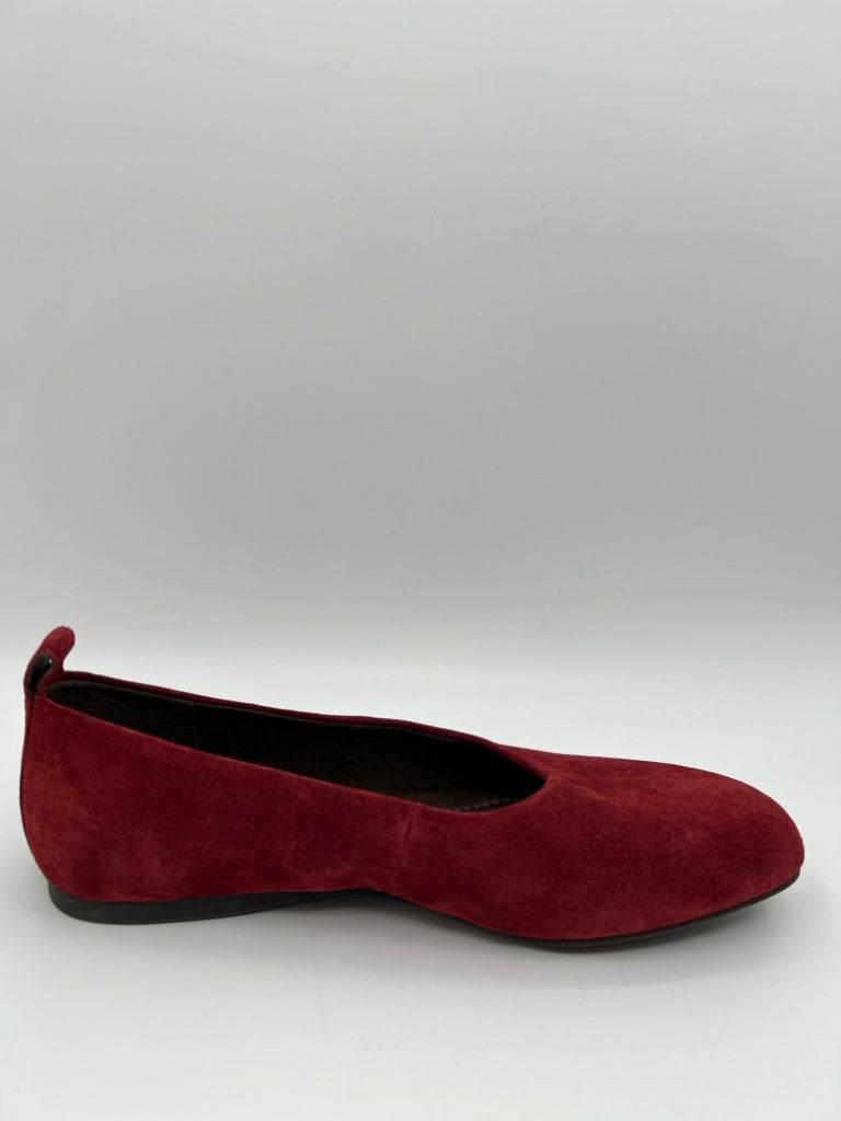 BORN Women Size 7M Red Flats