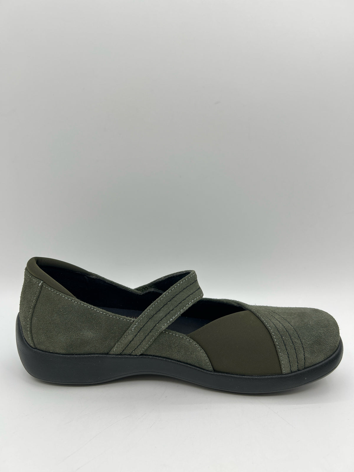 REVERE NIB Size 9M Moss Women Shoes