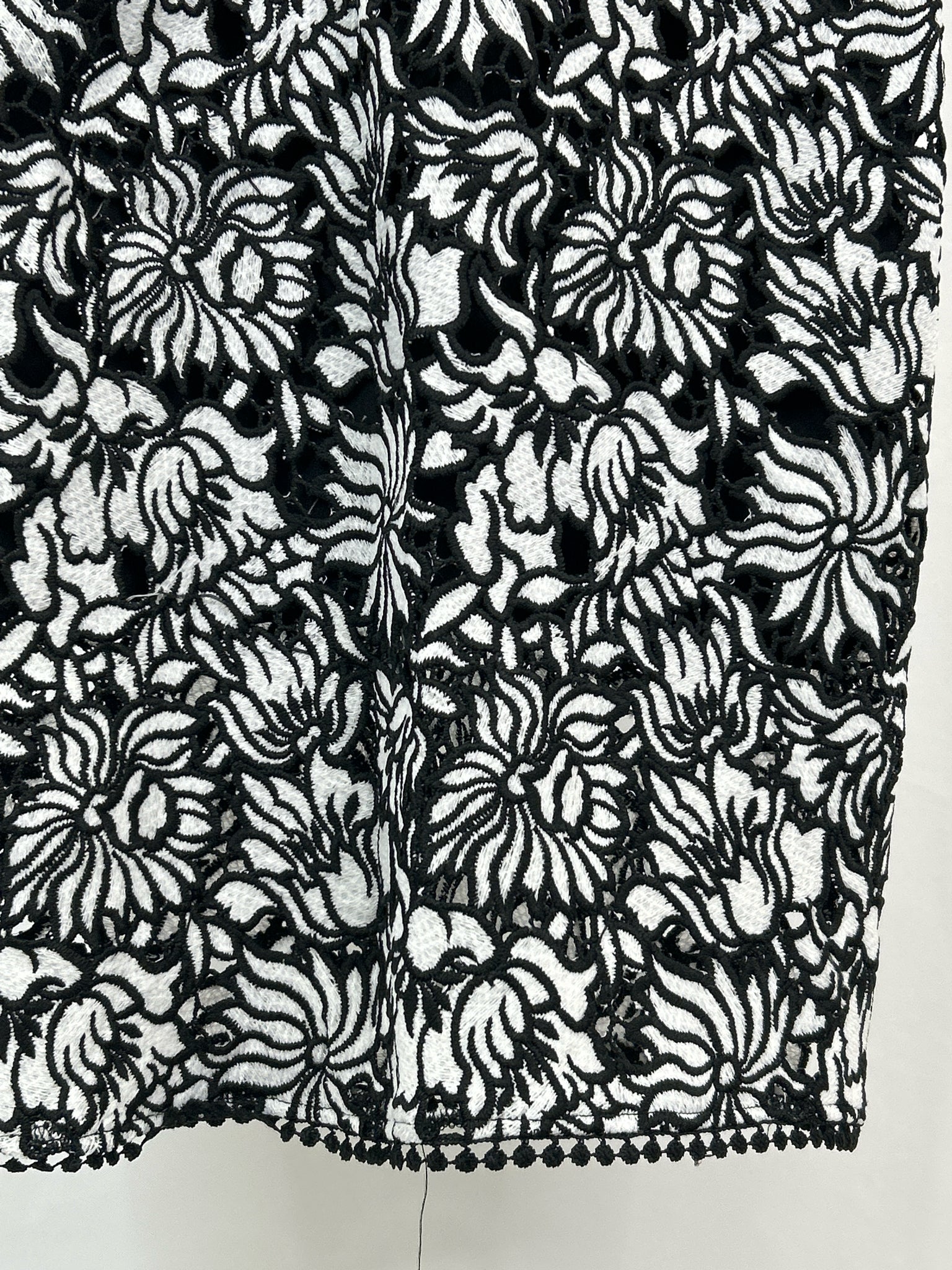 ROMEO + JULIET Size M Black Floral Women Dress NWT