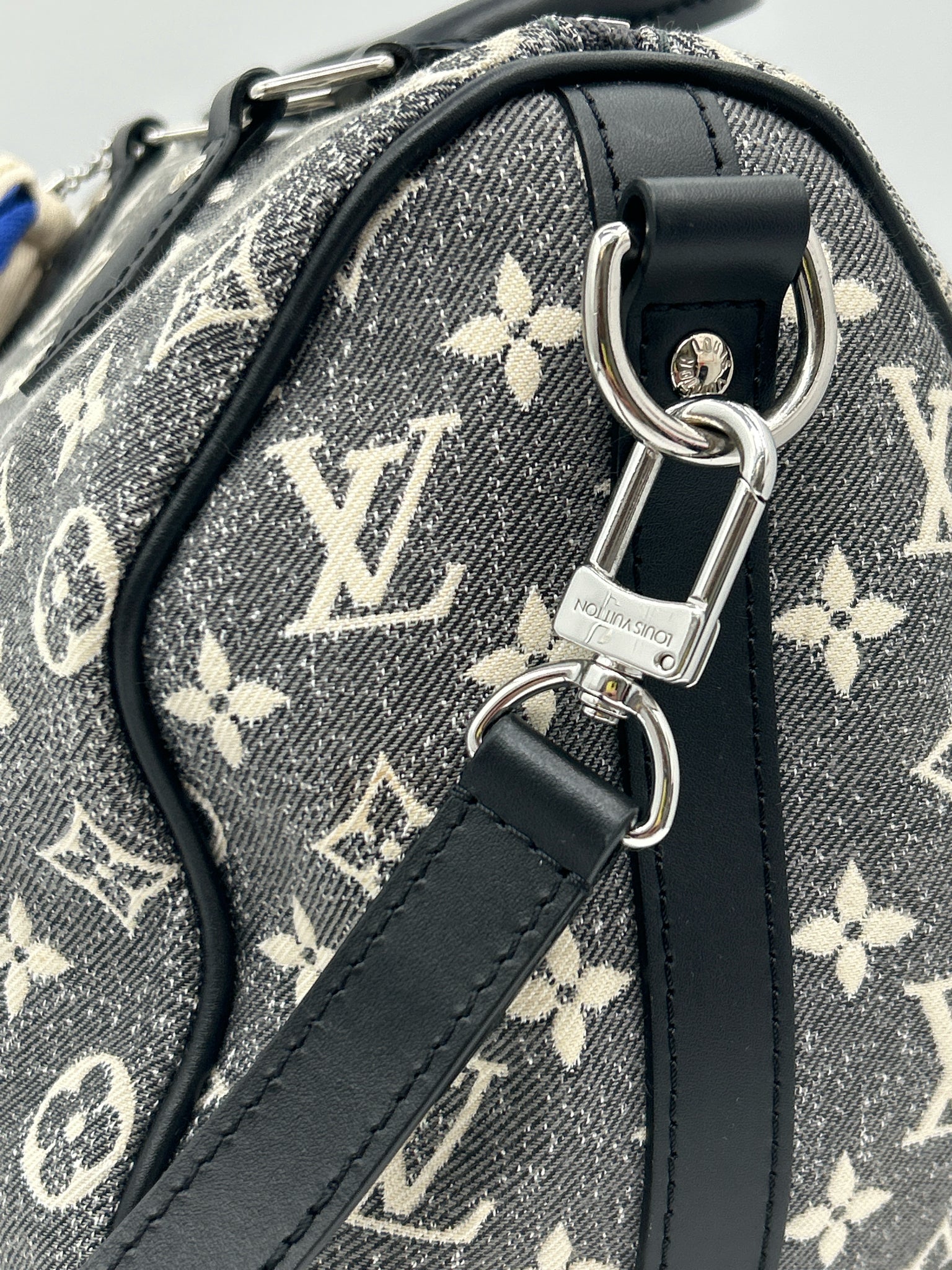 LOUIS VUITTON Black and White Women Purse