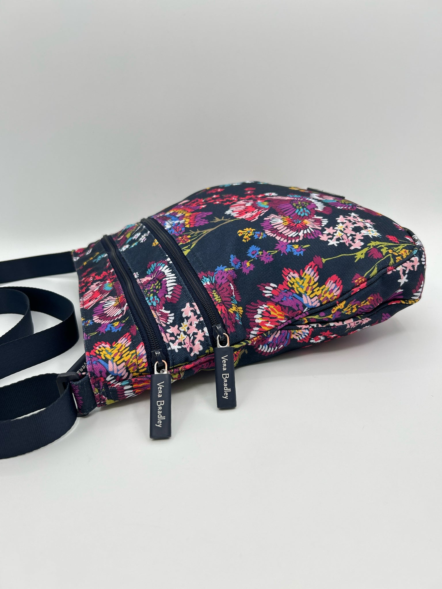 VERA BRADLEY NAVY FLORAL Women Purse