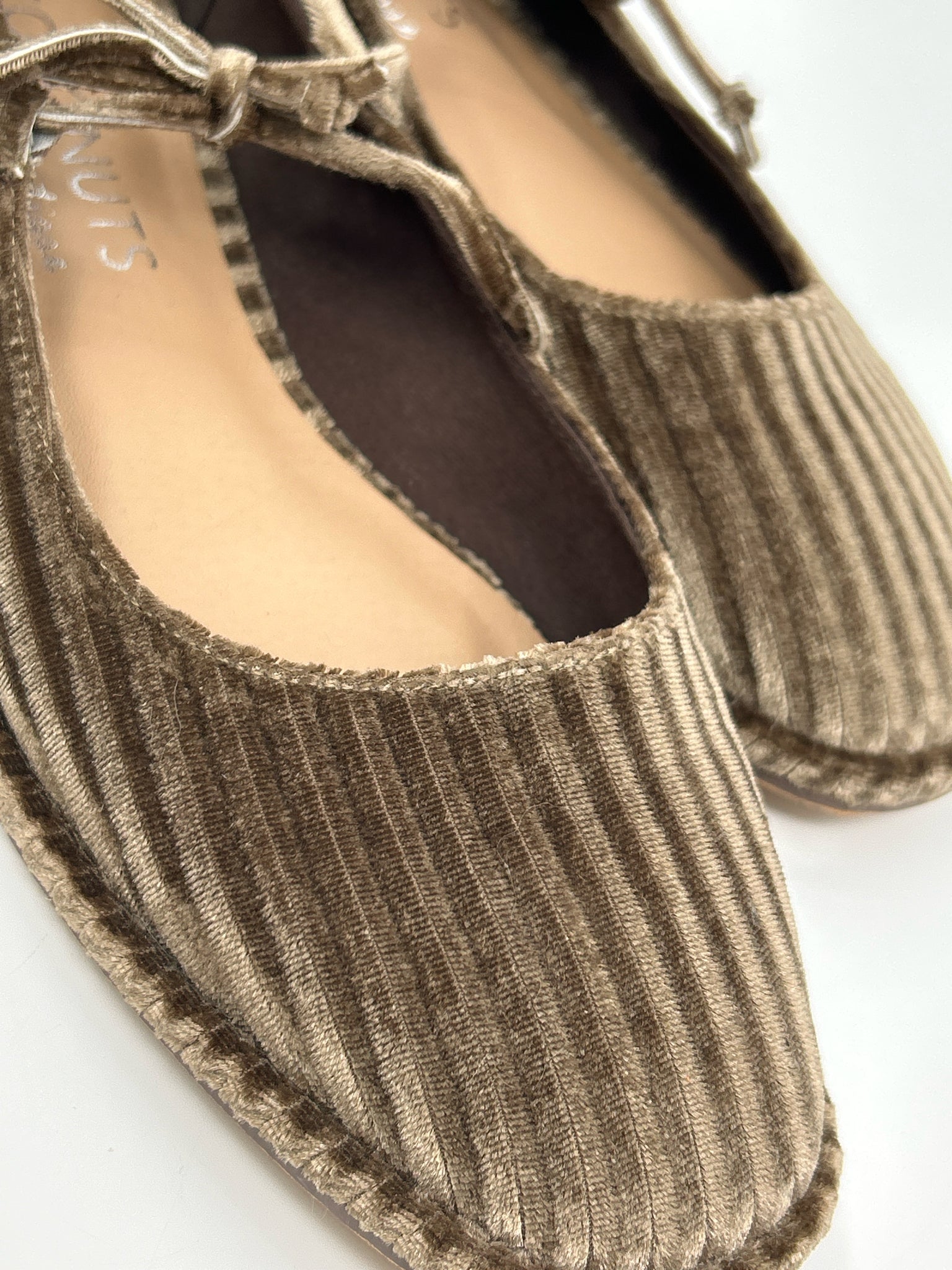 COCONUTS by Matisse Size 10M Brown Women Flats