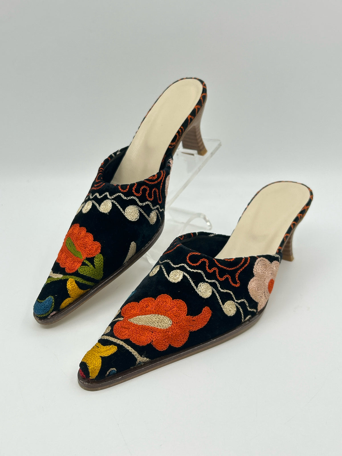 Kilim Art Size 7/7.5 Black Floral Women Pumps