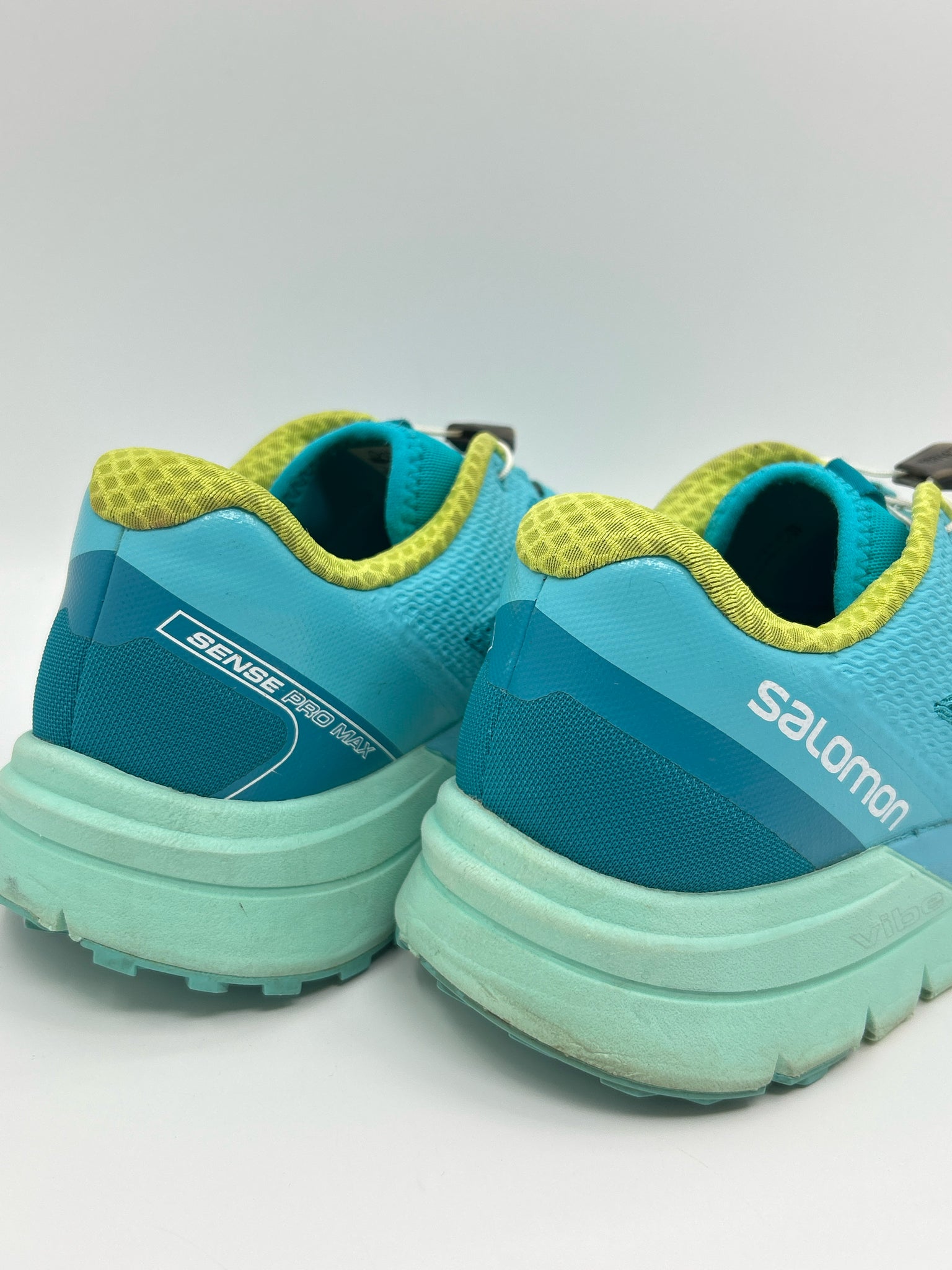 SALOMON Size 10.5 Teal and Yellow Women Sneakers