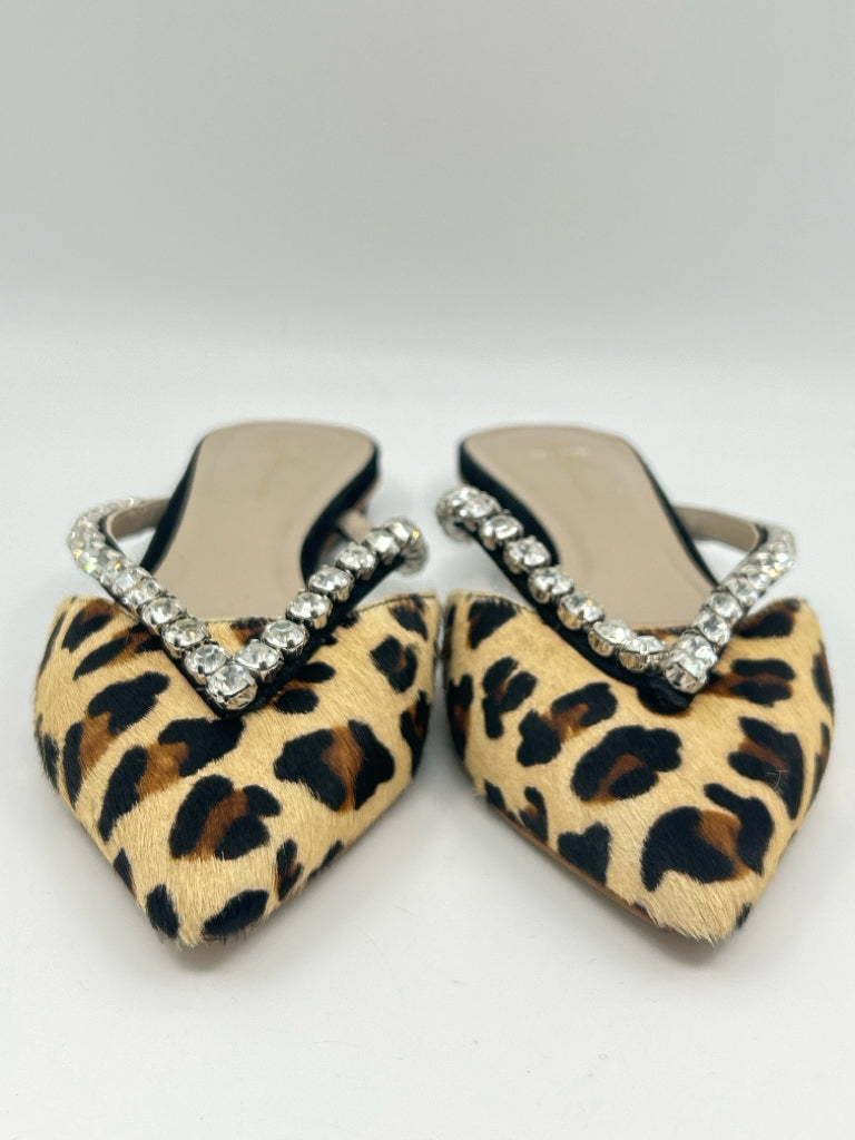 GUILHERMINA Women Size 8M Animal Print Flats