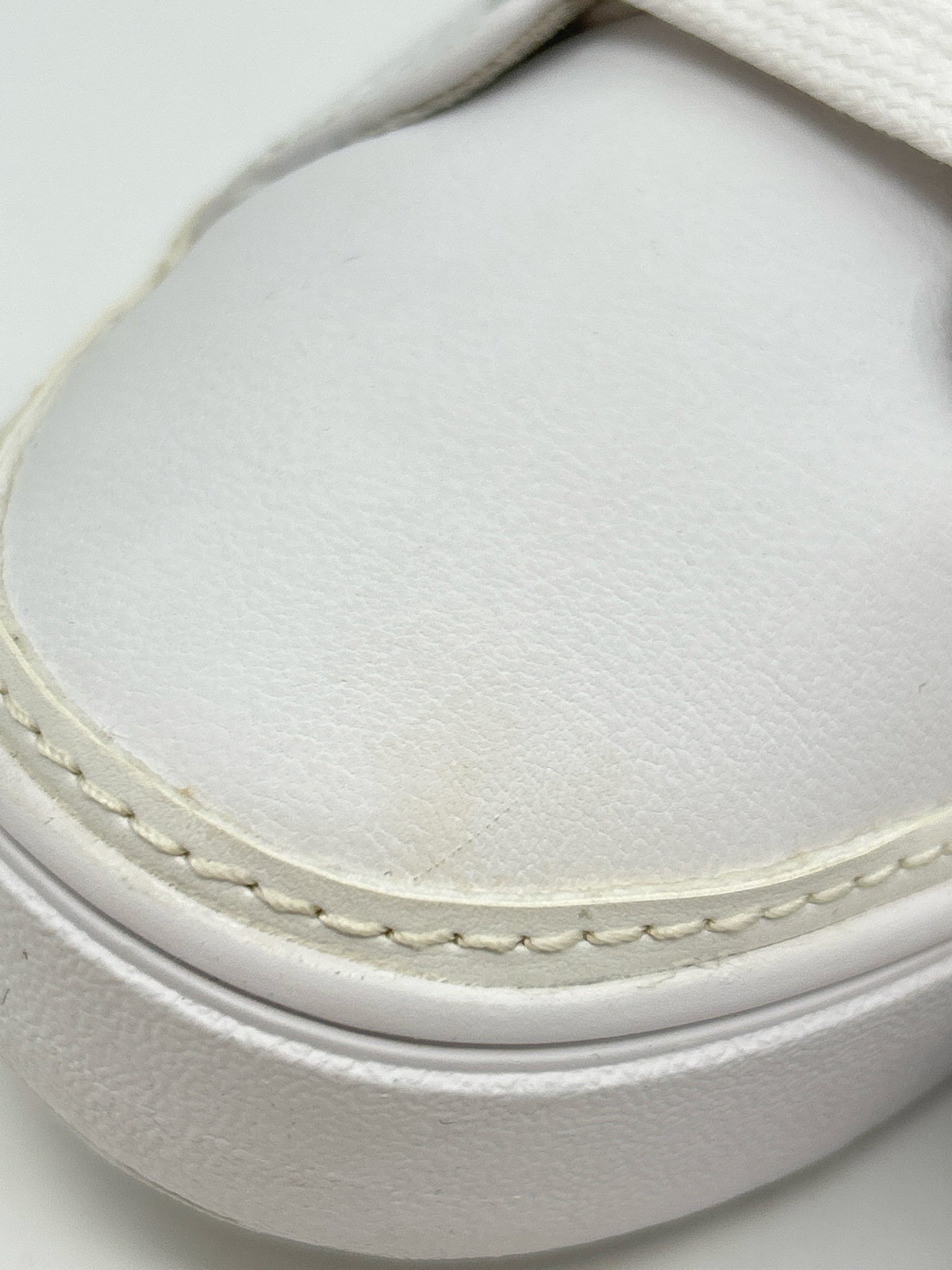 TOMS Size 8.5 White Women Sneakers