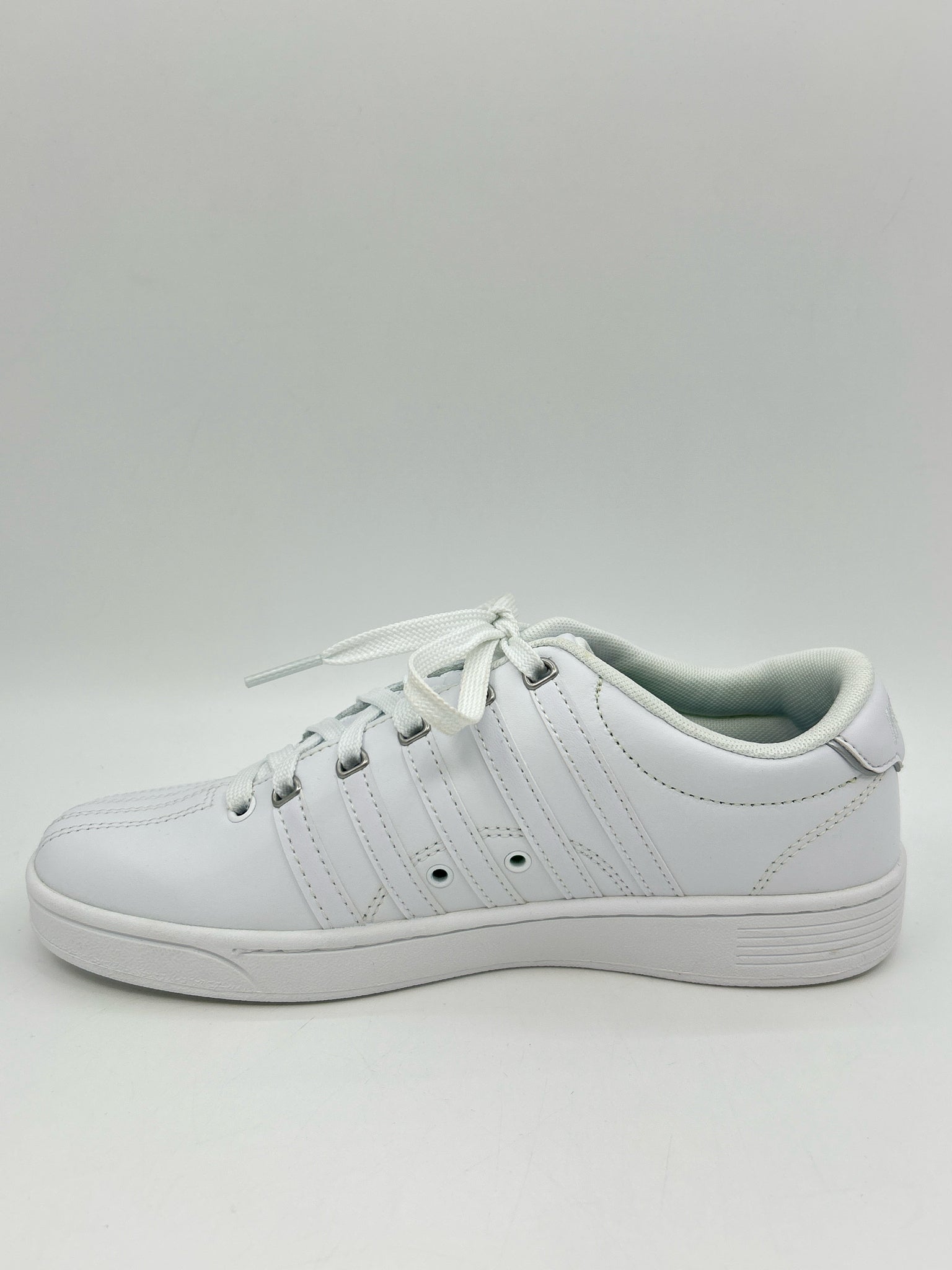 K SWISS NWT Size 7 White Women Sneakers