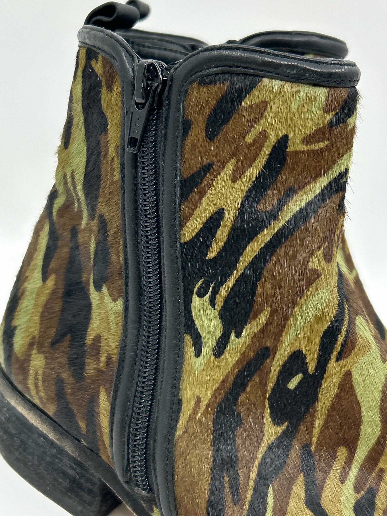 VANELI Size 9M Green Camo Women Boots