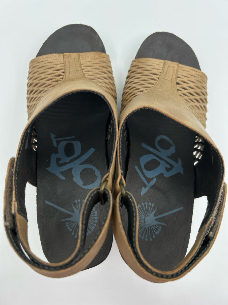 OTBT Size 7M Brown Women's Sandal