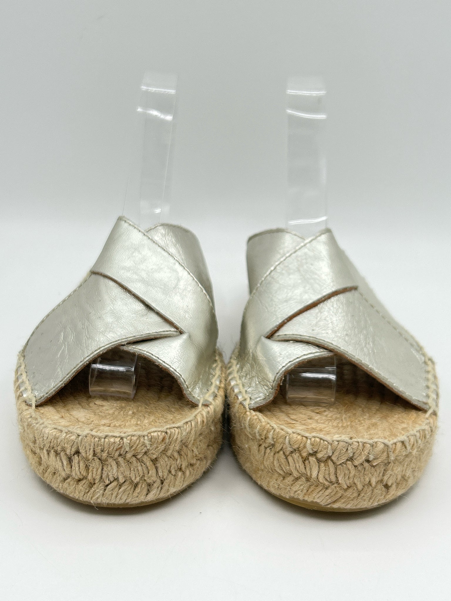 FREE PEOPLE Size 40 METALLIC SILVER Women Sandal