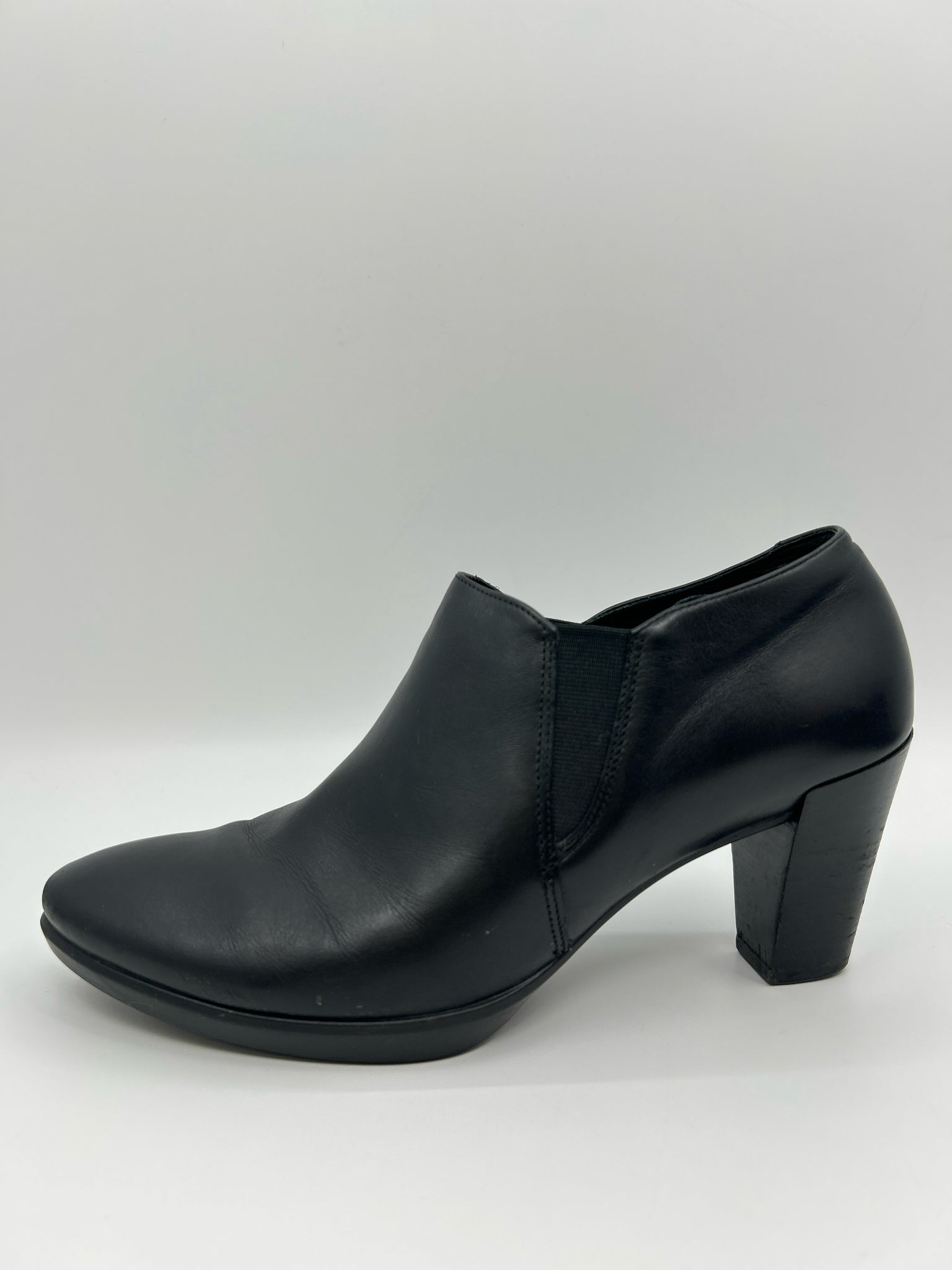 ECCO Size 9/9.5 Black Women Booties