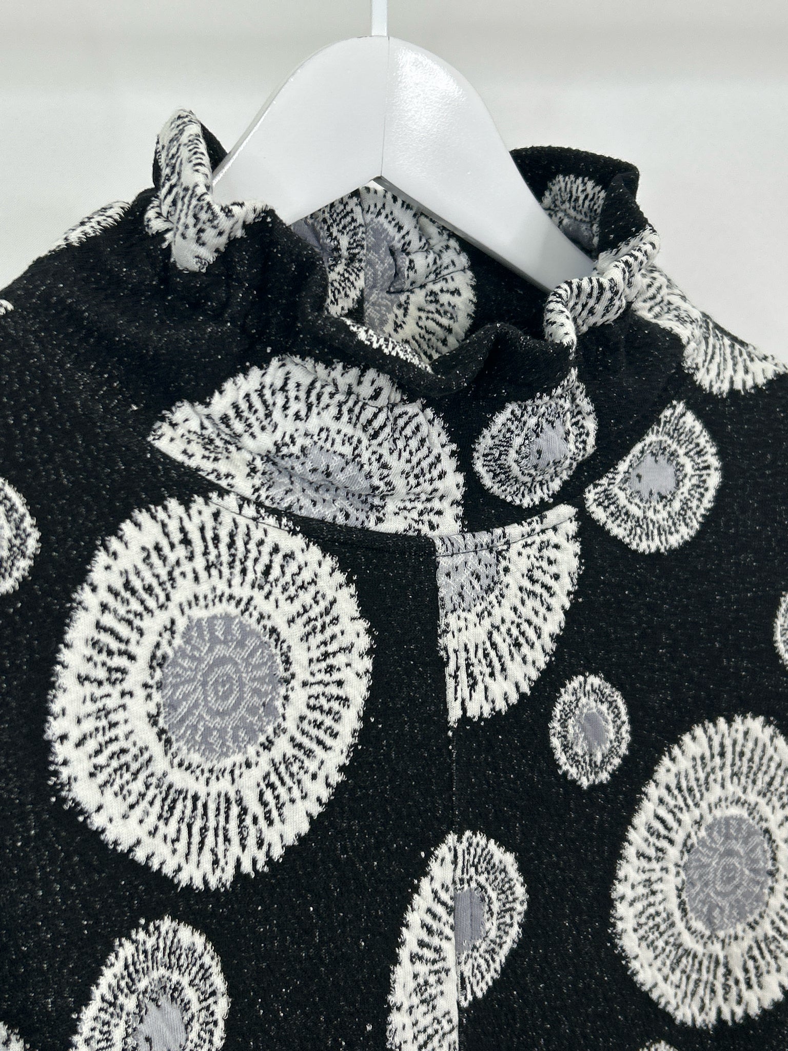 HABITAT Size S Black and White Women Top
