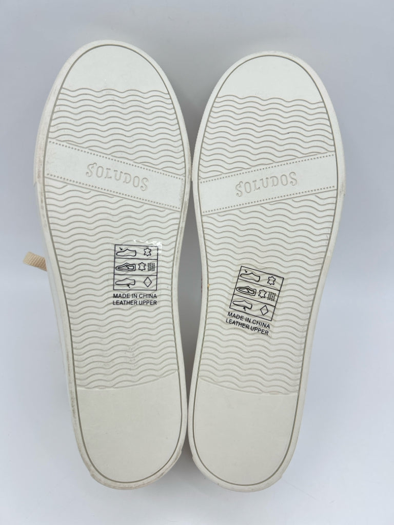 SOLUDOS Size 8 White Print Women's Sneakers
