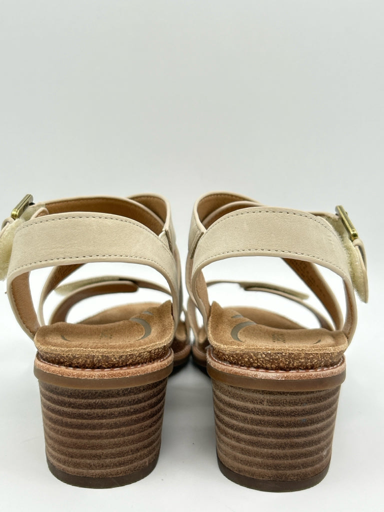 AETREX Size 8.5 Ivory Women's Sandal