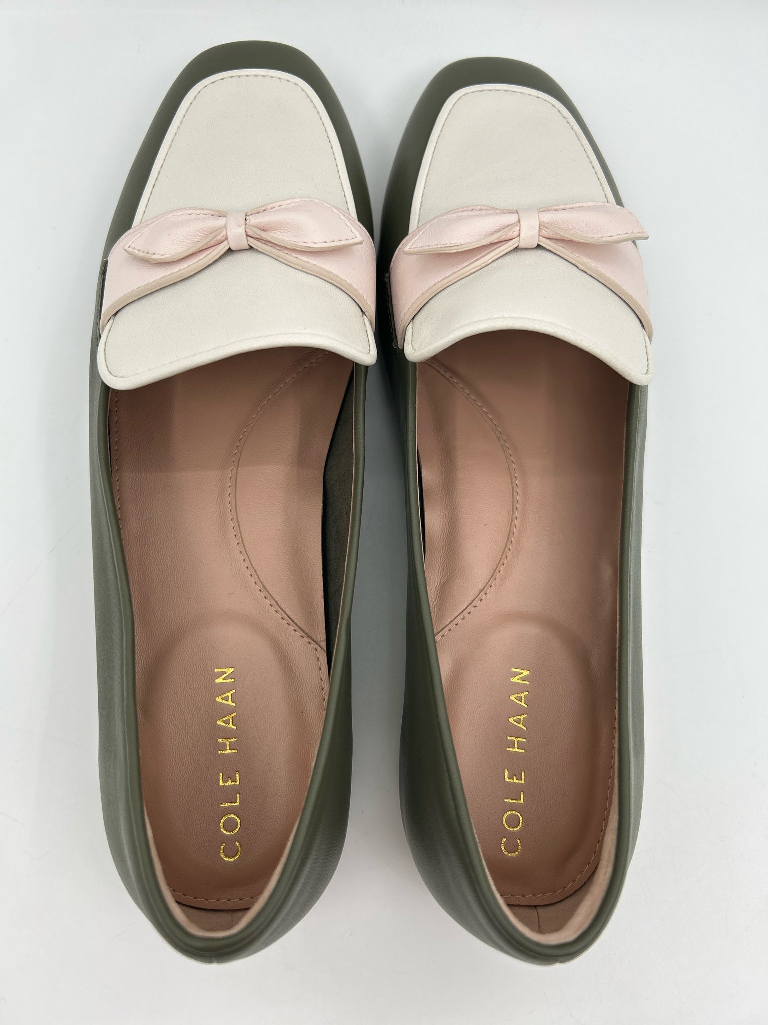 COLE HAAN Size 10B OLIVE AND WHITE Women Flats