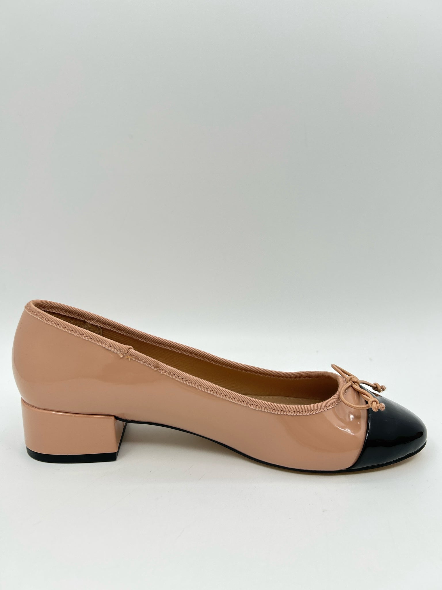 STEVE MADDEN Size 8M Beige & Black Women Pumps