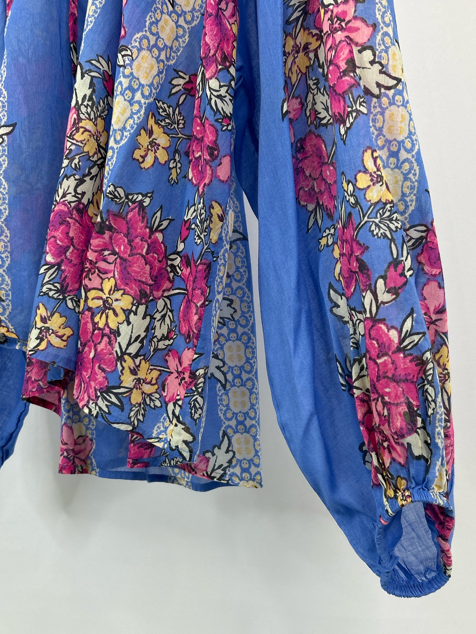 FREE PEOPLE Size M Blue floral Women Top