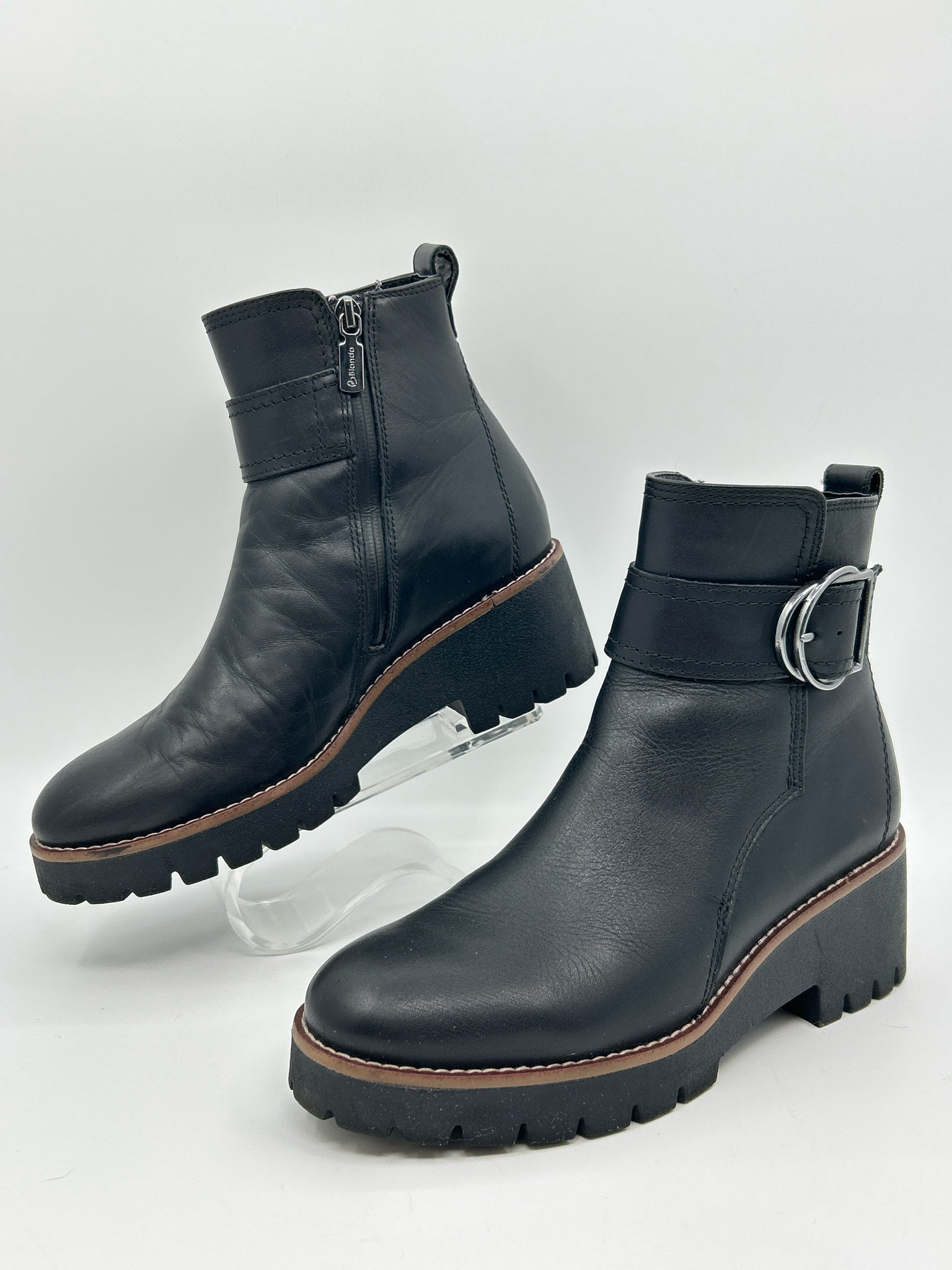 BLONDO Size 8M Black Women Booties