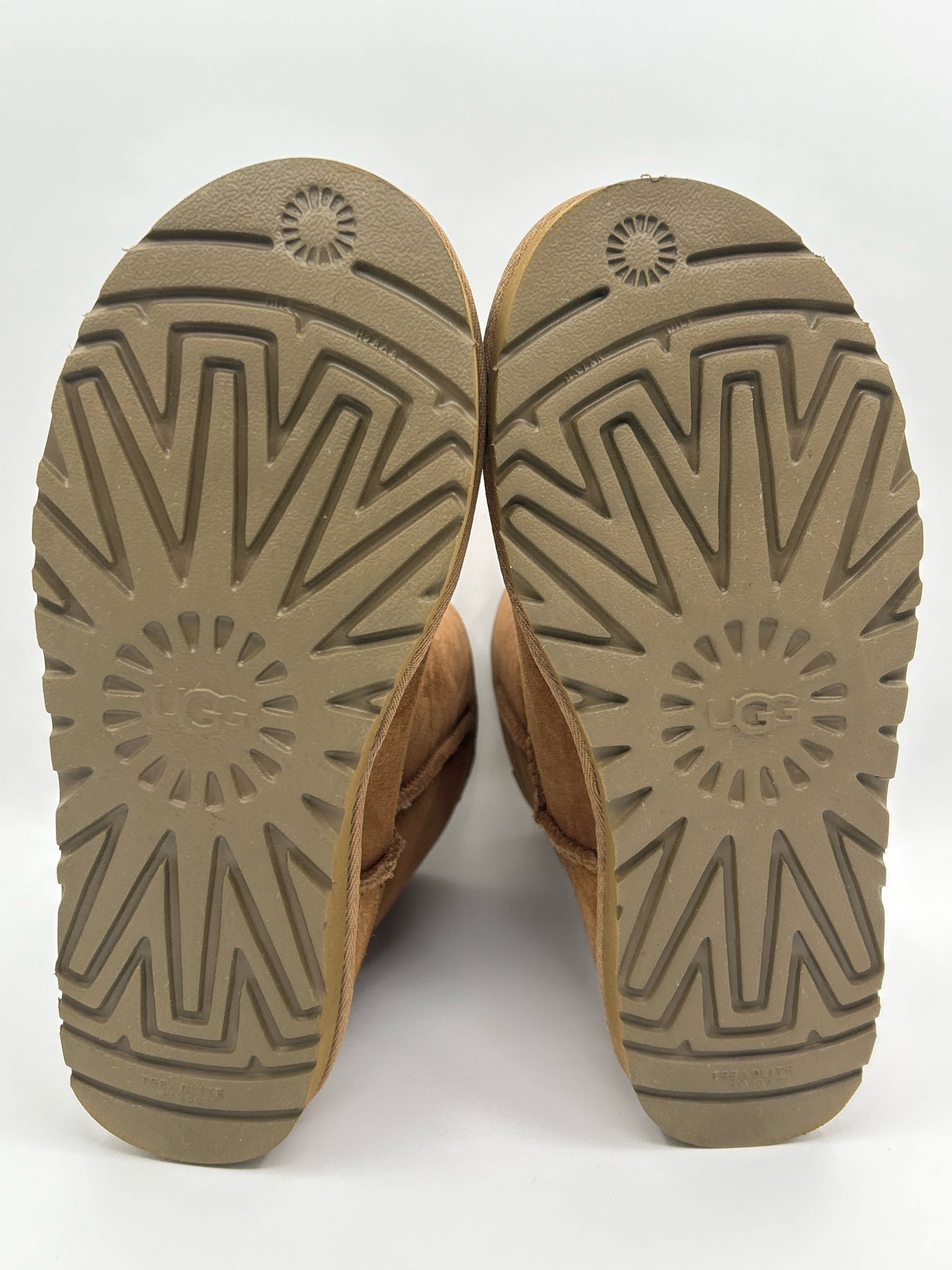 UGG Size 8 CHESTNUT Women Booties