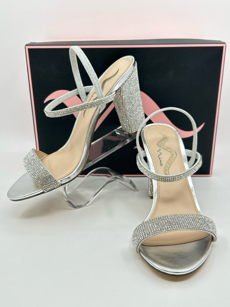 NINA Size 8.5M Silver Women's Sandal